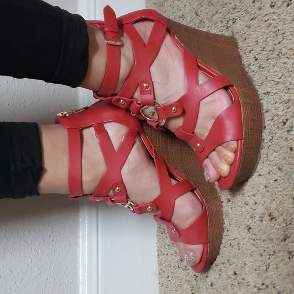 Guess, Sandal 👡, Size 8.5, Color Red. - Picture 2 of 9